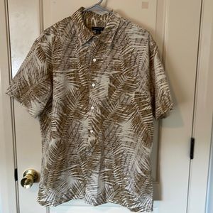 Van Huesen Mens Aloha Shirt.                        Make An Offer!